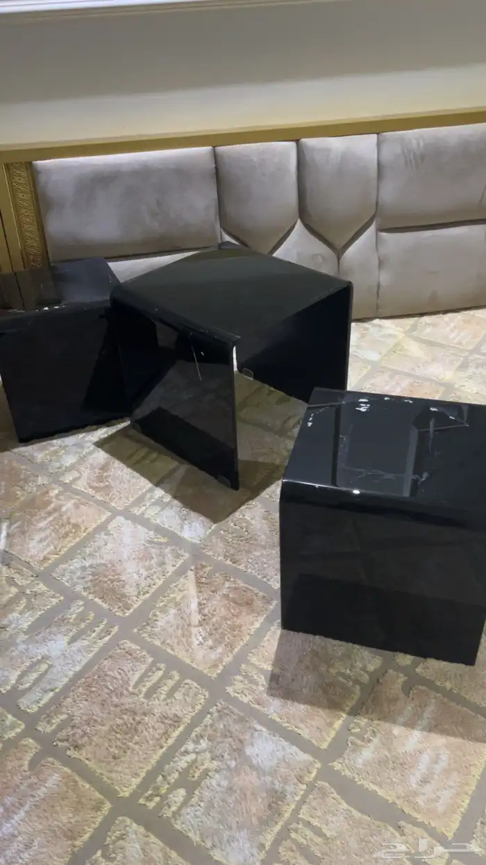 طاولات للبيع 1
