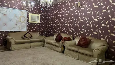للبيع طاولة تلفزيون وتسريحه وطقم كنب index