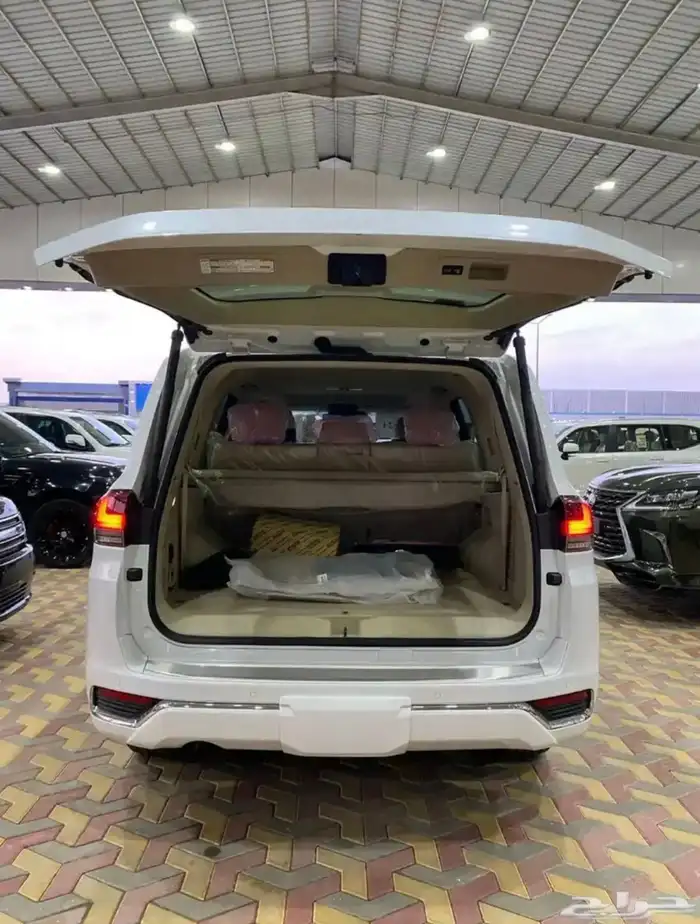 لاندكروزر VXR 2024 عبدالطيف جميل 5