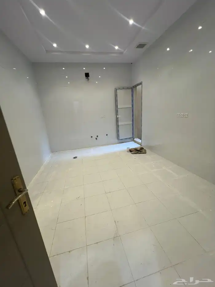 للبيع دور ارضي مجدد بالكامل الرياض حي الرمال 1.200.000 1