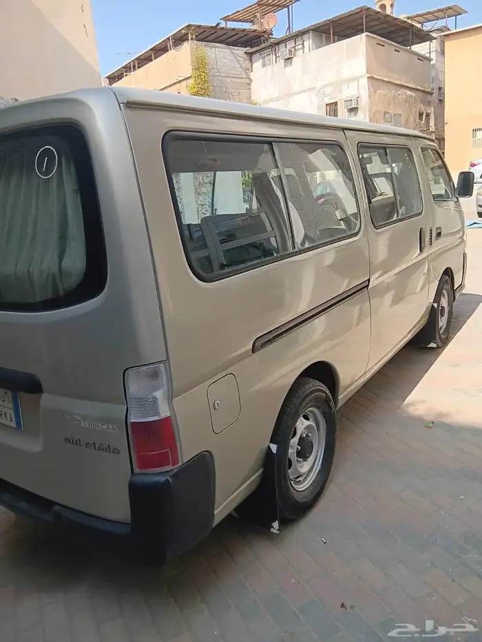 باص نيسان اور فان 0