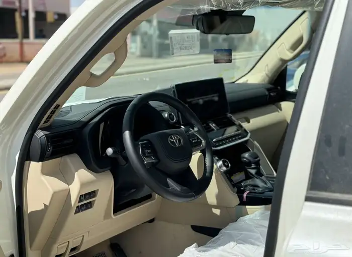 تويوتا GXR-L3 بنزين 2025 لدى شركة ابن ذياب للسيارات 4