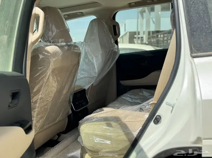 تويوتا GXR-L3 بنزين 2025 لدى شركة ابن ذياب للسيارات 3