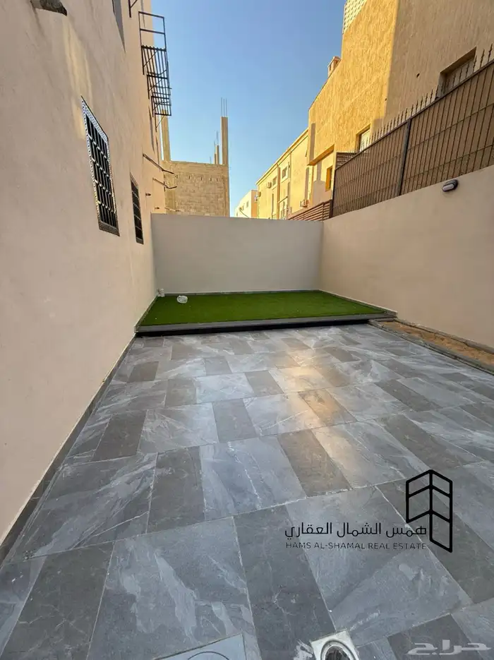 للبيع روف ارضي حي الريان 15