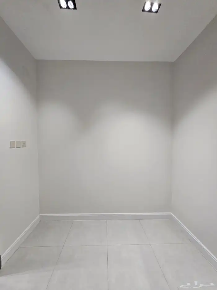 للبيع شقق ارضيه وشقق علويه ف ابها حطين مقابل كبري المطار 47