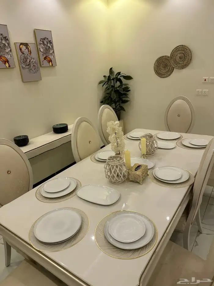 طاولة طعام أنيقة 1