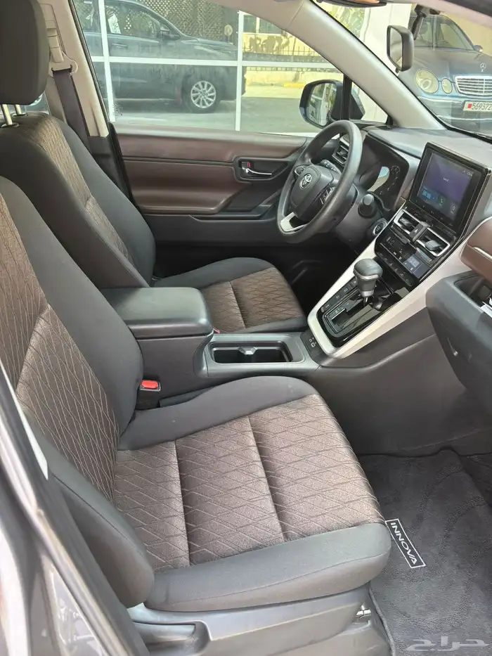Toyota innova 3