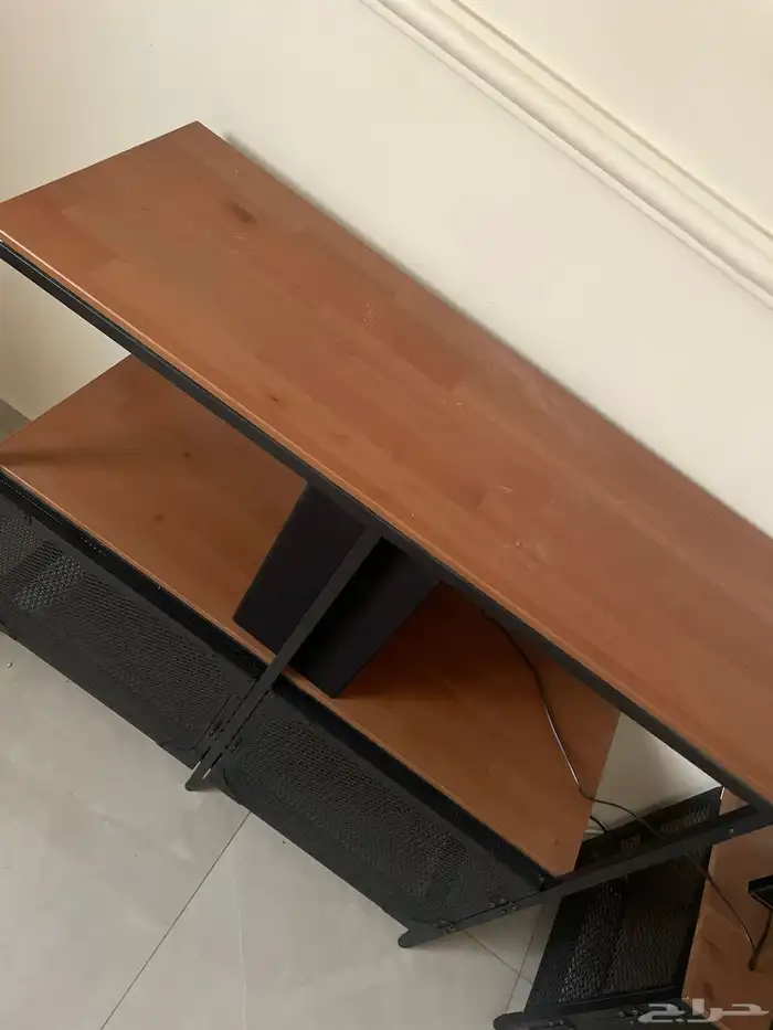 طاولة تلفزيون و مكتبة 1