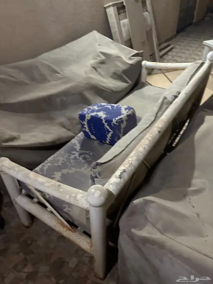 جلسات خارجيه وثنين سرير للبيع الاسره نظيفه وشكلها مرتب 2