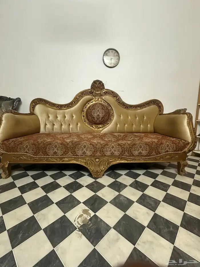 كنب نضيف الحد 1500ريال خشب اصلي قابل للتفاوض 3