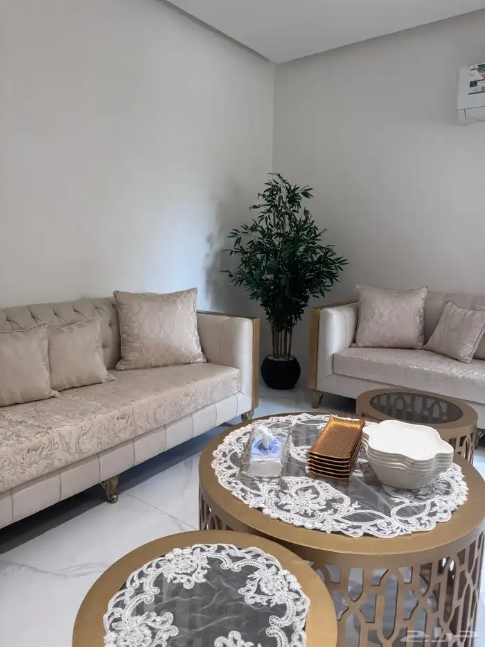 كنب مجلس جديد 5 قطع مع 3 طاولات 3