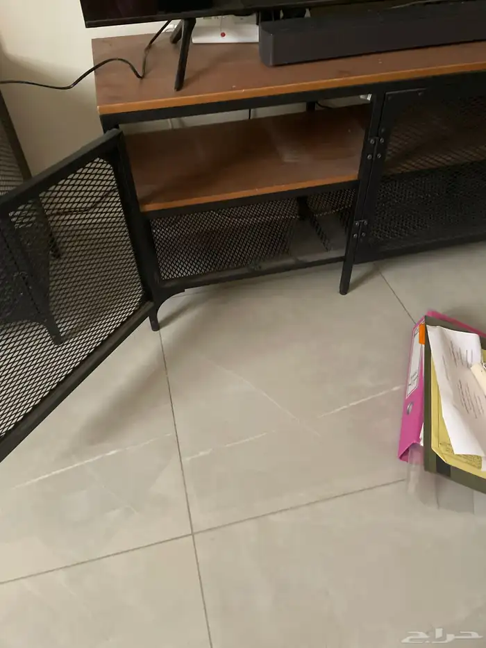 طاولة تلفزيون و مكتبة 4