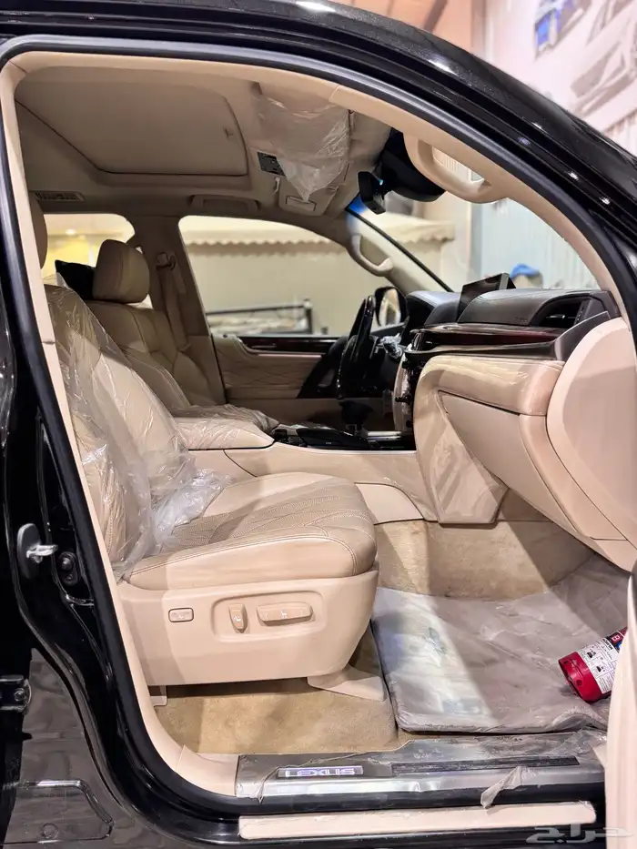 لكزس LX570 بلاك اديشن موديل 2020 14