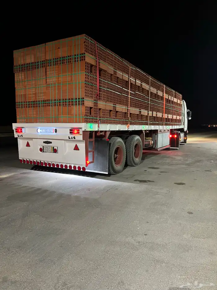 تريله سطحه متواجده في الخرج الى اي تجاه 1