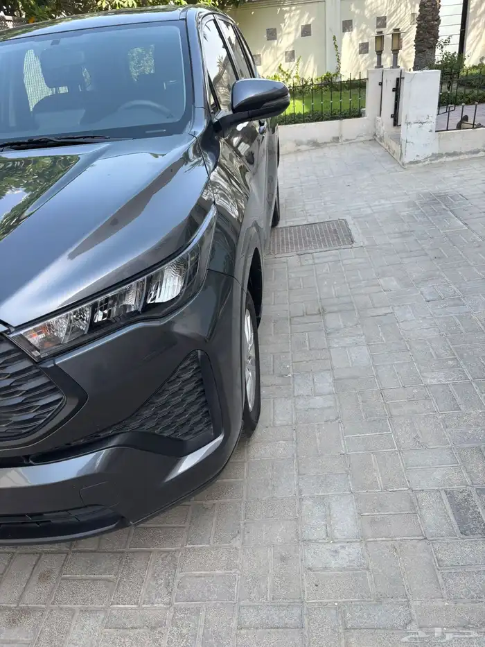 Toyota innova 5