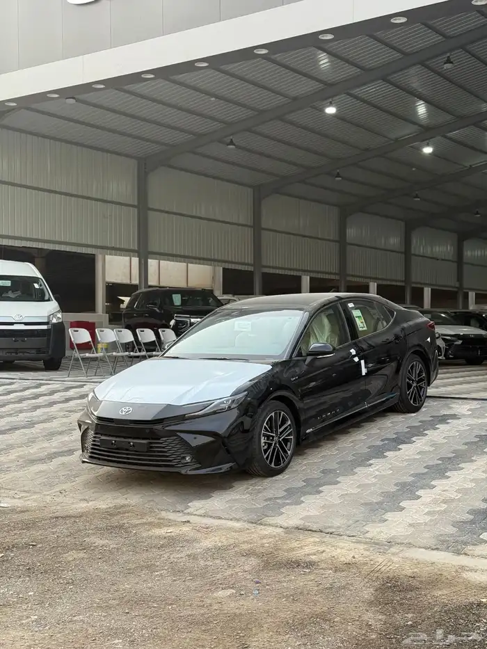 تايوتا كامري 2025  LE-HVE ( هايبرد ) اللون اسود اصفار 1