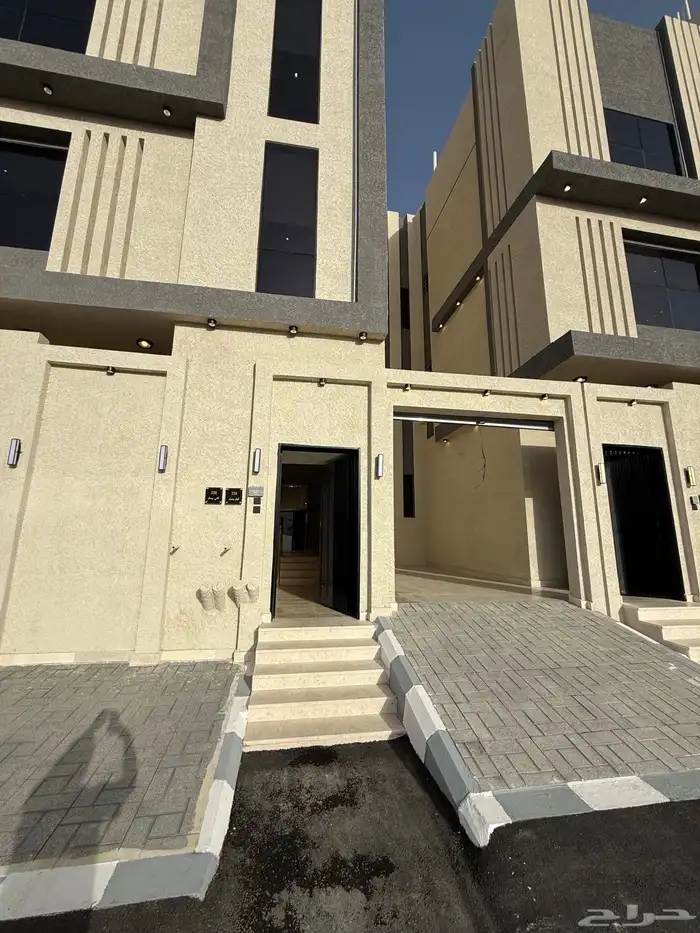 للبيع شقق علويه بمخطط الراجحى طريق ابها الخميس 4