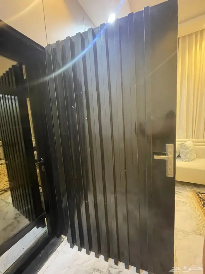 للبيع باب حديد جديدي مع مفاتيح 0