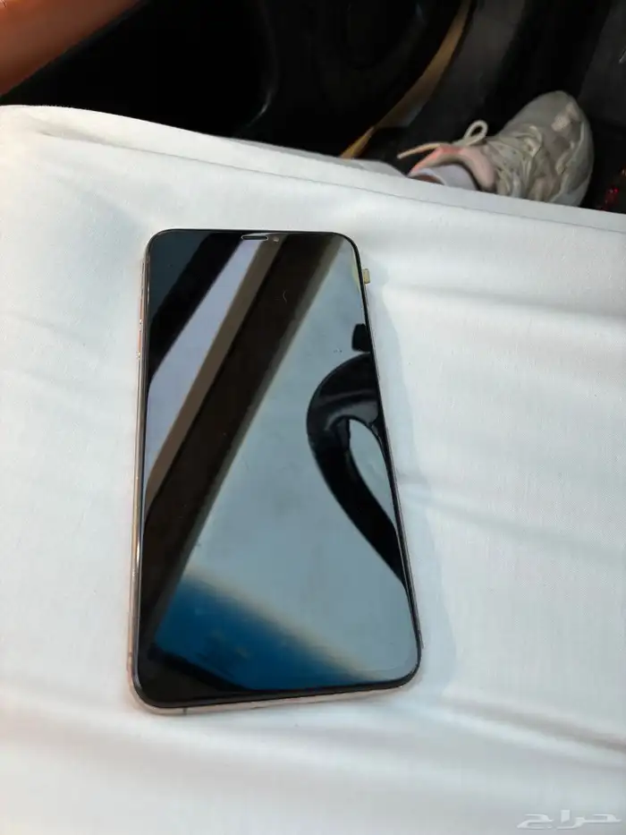 ايفون xs max مغير شاشة وبطارية الجهاز شغال مايشكو من شي 4