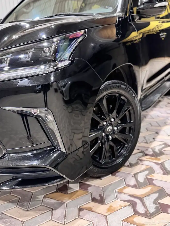 لكزس LX570 بلاك اديشن موديل 2020 5