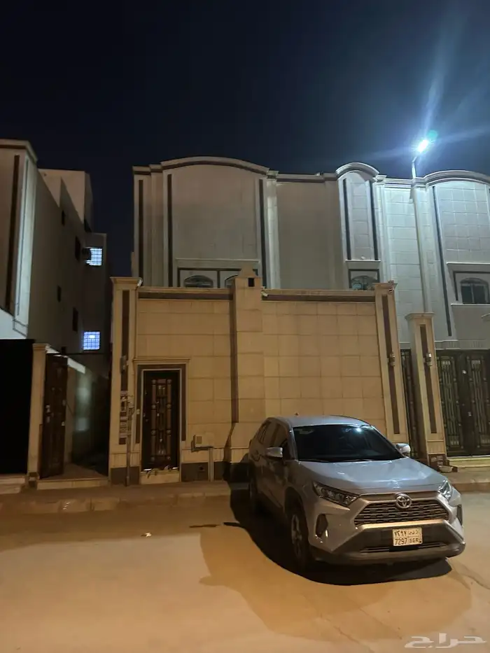 للايجار شقه اربع غرف اليرموك خلف الاتصالات 35 الف 0