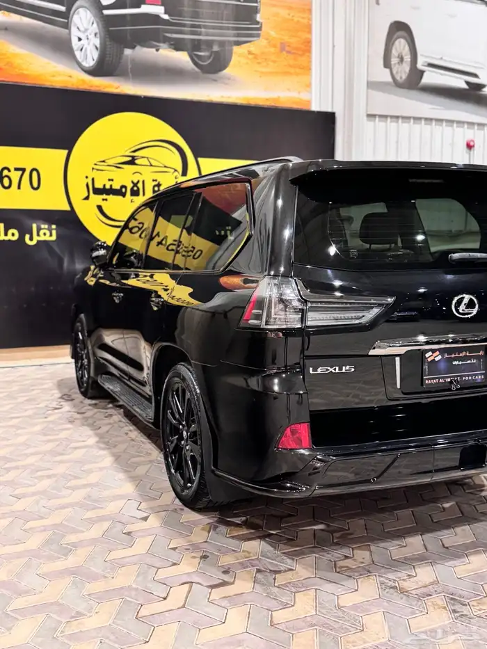 لكزس LX570 بلاك اديشن موديل 2020 9