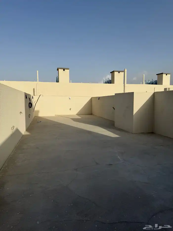 للبيع شقق علويه بمخطط الراجحى طريق ابها الخميس 26