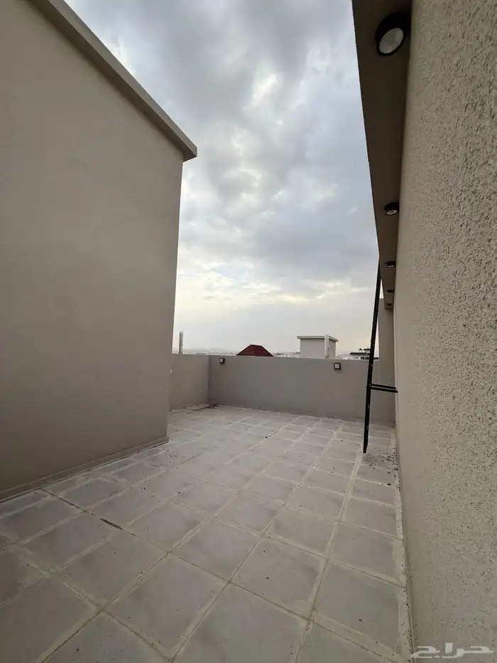 للبيع روف علوي بملحق تشطيب VIPف ابها حطين مقابل كبري المطار 29