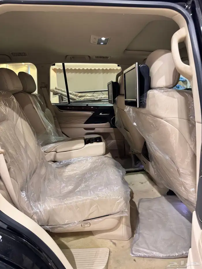 لكزس LX570 بلاك اديشن موديل 2020 17