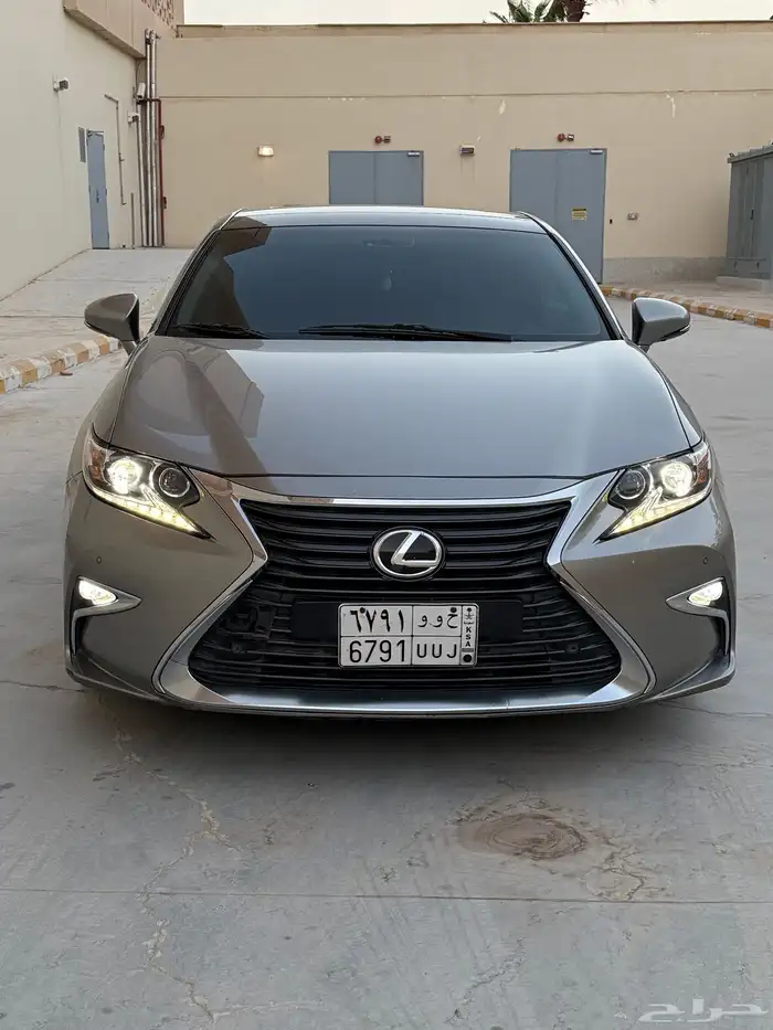 لكزس ES2016 350 خاليه من الحوادث والرش مالك واحد 4