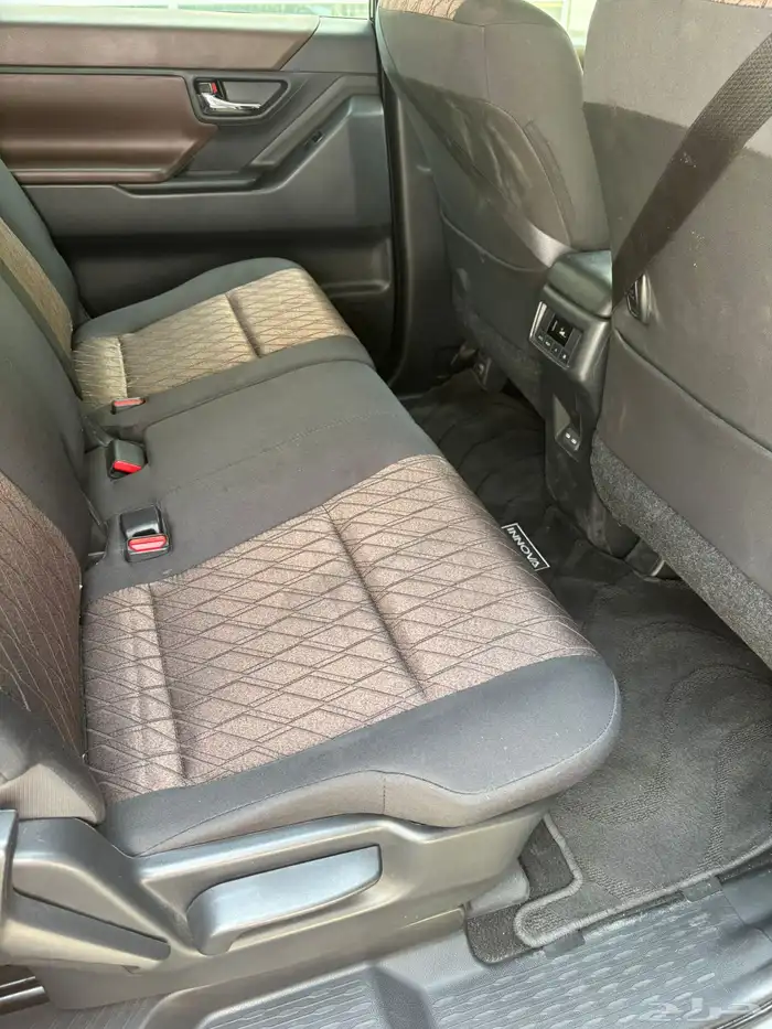 Toyota innova 4