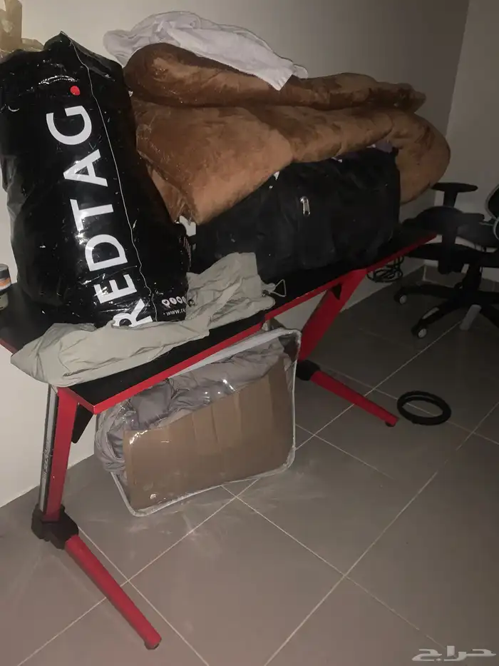 طاوله جديده تنفع لكلشي سوني بي سي وحجمها مناسب 0