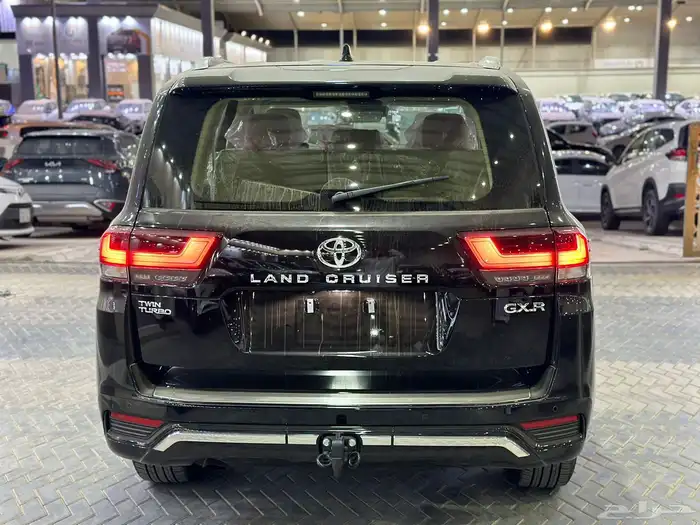 لاندكروزر GX.R 4 اللون أسود موديل2025 ( متوفر جميع الألوان ) 4