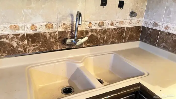 دولاب تفصيل نظيف على السوم 0