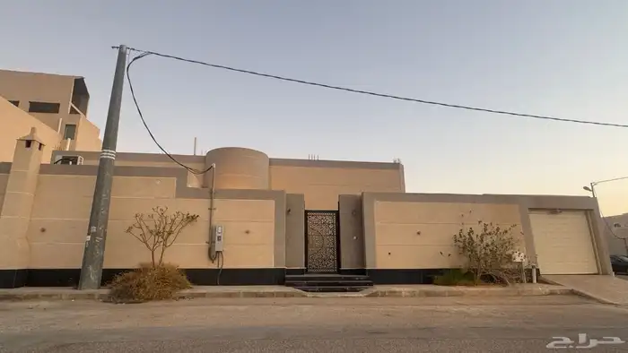 للبيع دور في ملهم موسس ثلاث شقق 1