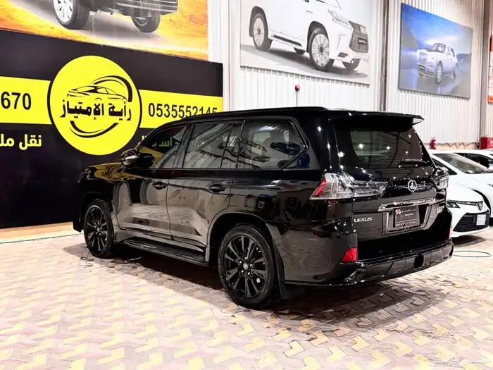 لكزس LX570 بلاك اديشن موديل 2020 7
