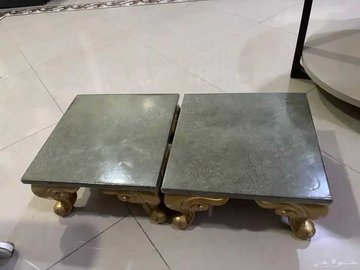 للبيع كنب وجلسه ارضيه وطاولات 2