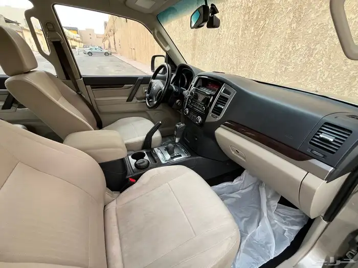 باجيرو GLS 2020 ذهبي 12