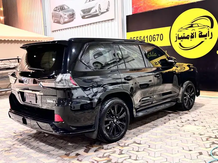 لكزس LX570 بلاك اديشن موديل 2020 6