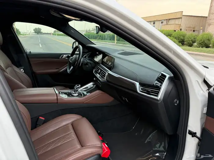 بي ام دبليو X6 2022 M50i - ناغي - 8 سلندر 26