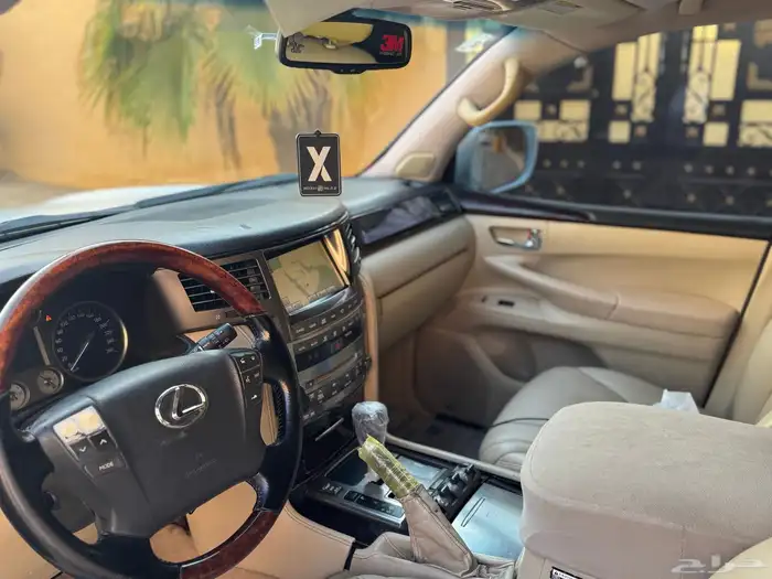 لكزس LX570 2010 مرهم 2015 13