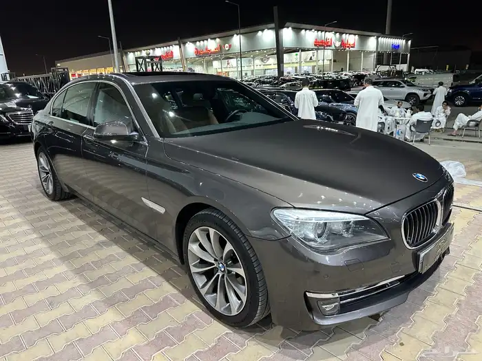بي ام دبليو 730 موديل 2015 فل كامل 2