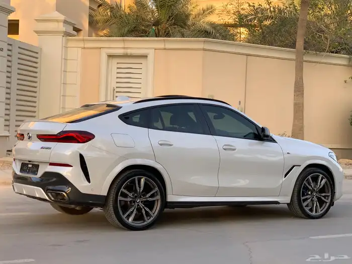 BMW X6 50i V8 2021 عداد قليل 18