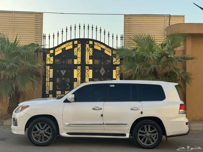 لكزس LX570 2010 مرهم 2015 3