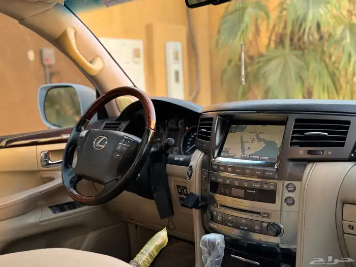 لكزس LX570 2010 مرهم 2015 17