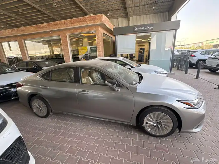 ليكزس Es350 سعودي 2025 كاش وتقسيط 3
