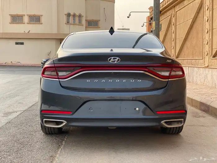 هونداي ازيرا 2018 نظيف جدا للبيع 3