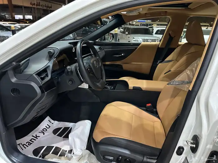 لكزس ES350 موديل 2024 ممشى قليل نظيف جدآ 5