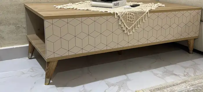 اثاث صاله تلفزيون وطاولة وطاولات خدمه شبه جديده 1