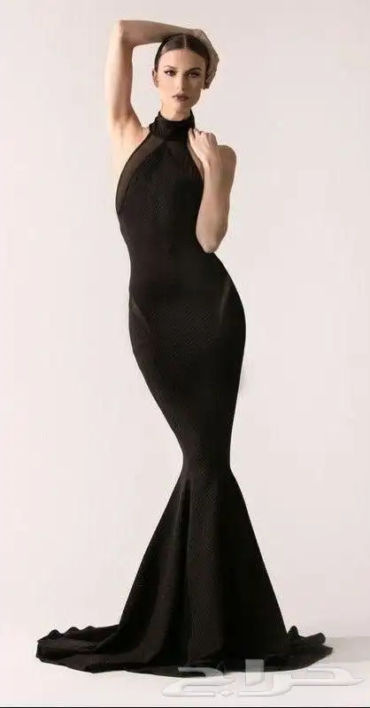 مسوقه لملابس او عبايات او فساتين ع models بالذكاء الاصطناعي 0